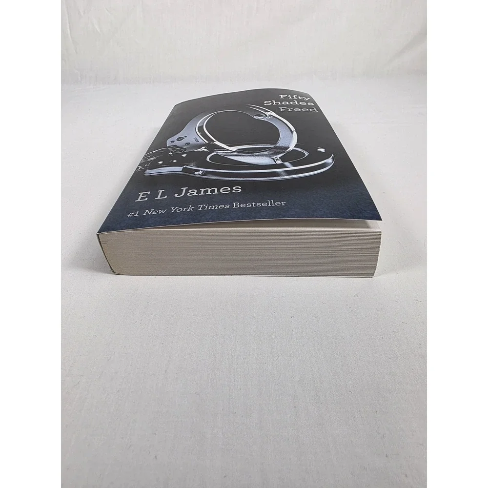 Fifty Shades Freed E L James Romance Novel Softcover NY Times Bestseller‎ Book